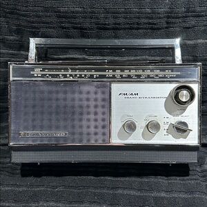 Vintage 1960s Standard Radio Coro. FM/AM 3 Band 10 Transistor Radio